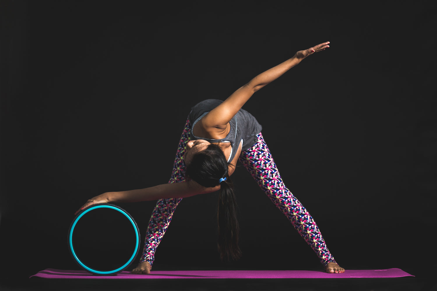 spinal-twist-yoga-wheel